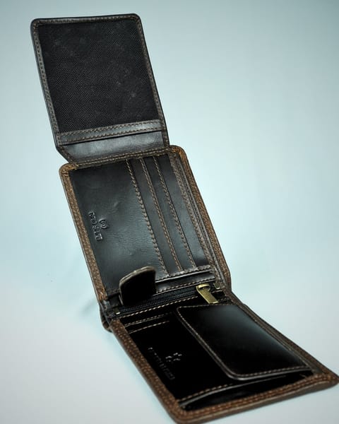 Cambridge Men’s Original Soft Leather Wallet (Premium Brown) - Dark - Image 3