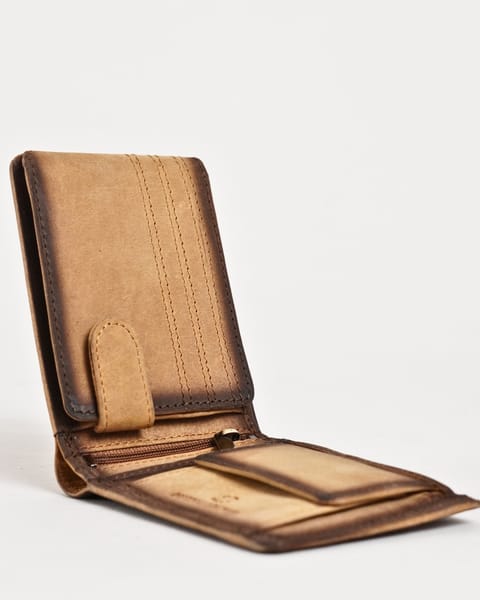 Cambridge Men’s Original Leather Wallet (Limited Edition Rugged Tan) - Image 4