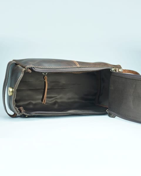 Belgium -  Original Leather Dopp Kit (Vintage Brown) - Image 5
