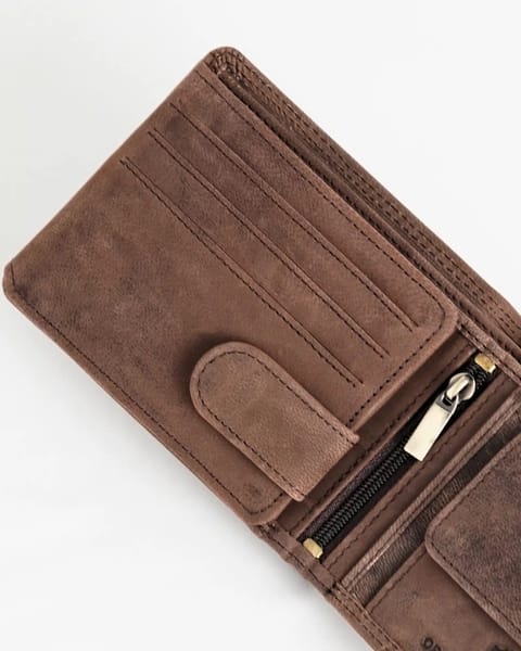 Cambridge - Men’s Original Leather Wallet (Rugged Series) - Brown - Image 6