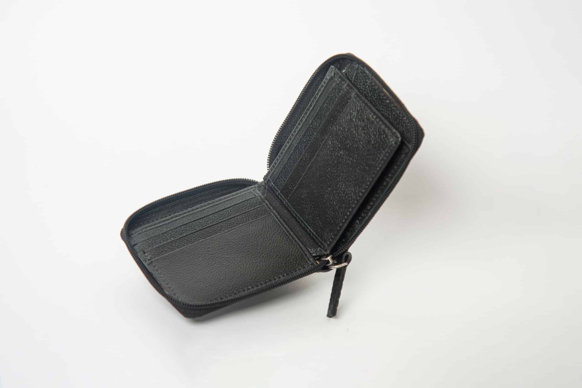 Rugged Q7 Men’s Original Leather Zipper Wallet (HARD LEATHER) Rugged Q7 Men’s Original Leather Zipper Wallet (HARD LEATHER)