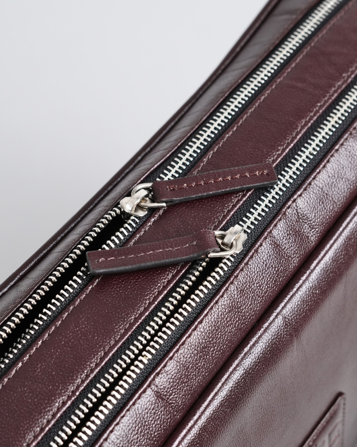 Executive Men's Original Leather Briefcase (Luxury Cherry) Executive Men's Original Leather Briefcase (Luxury Cherry)