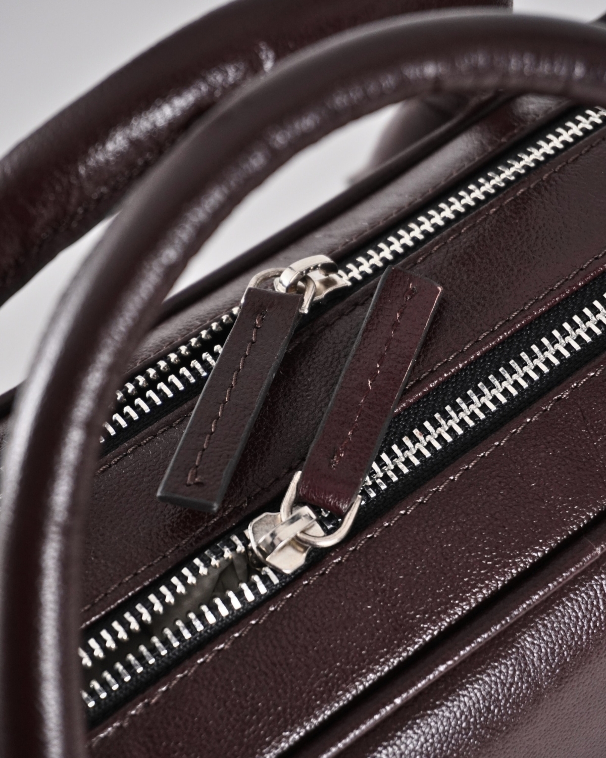 Executive Men's Original Leather Briefcase (Luxury Cherry) Executive Men's Original Leather Briefcase (Luxury Cherry)