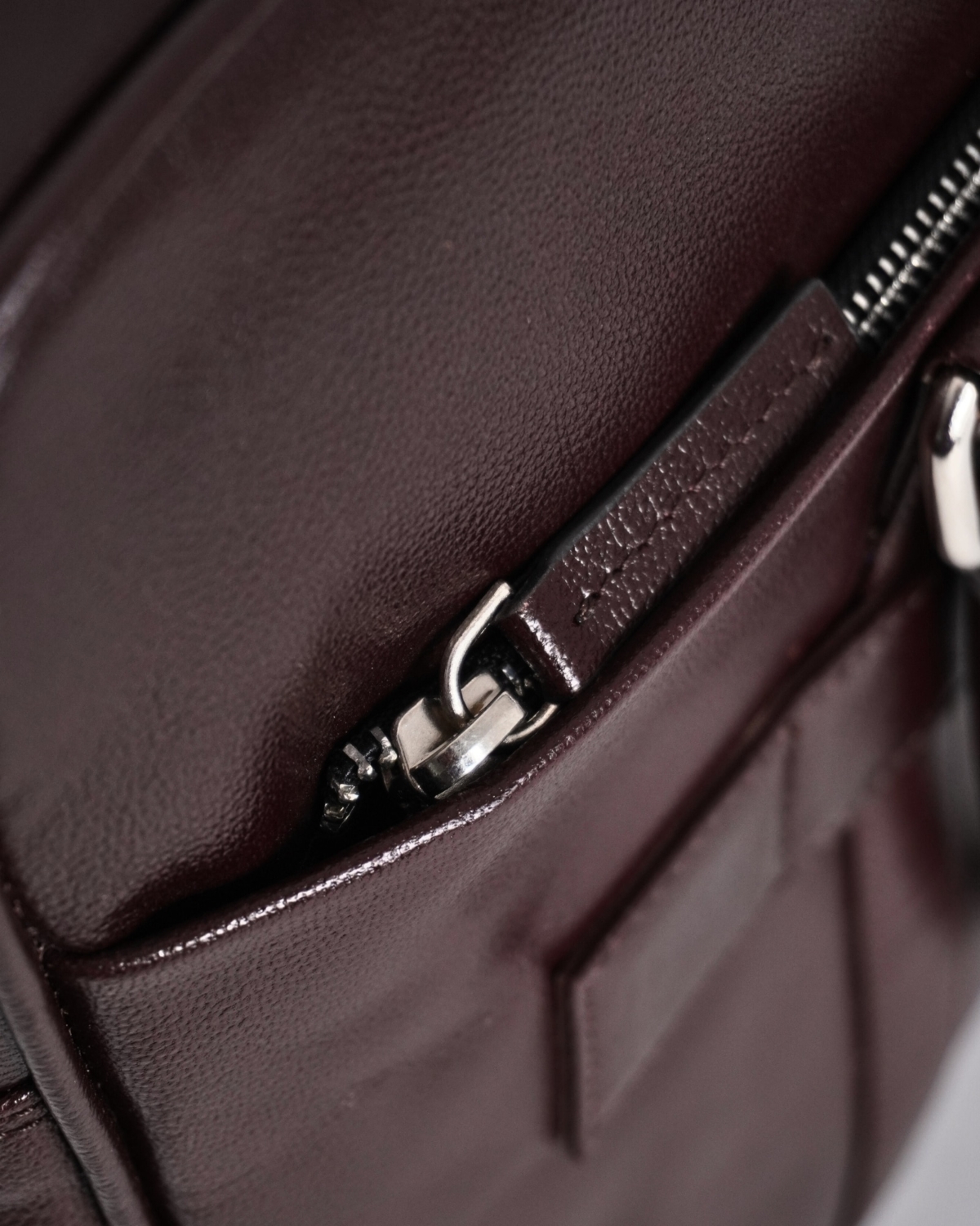 Executive Men's Original Leather Briefcase (Luxury Cherry) Executive Men's Original Leather Briefcase (Luxury Cherry)