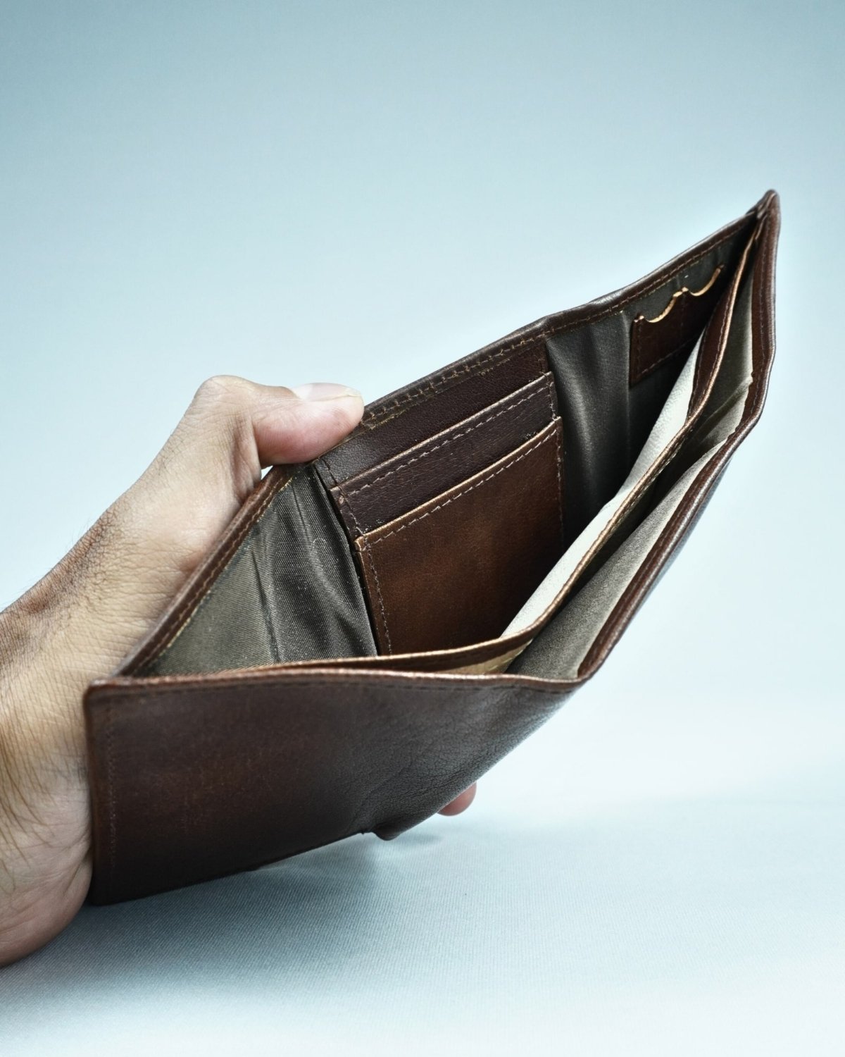 Britian - Men’s Original Leather Tri-Fold Wallet - coffee-brown - Color: Coffee-brown