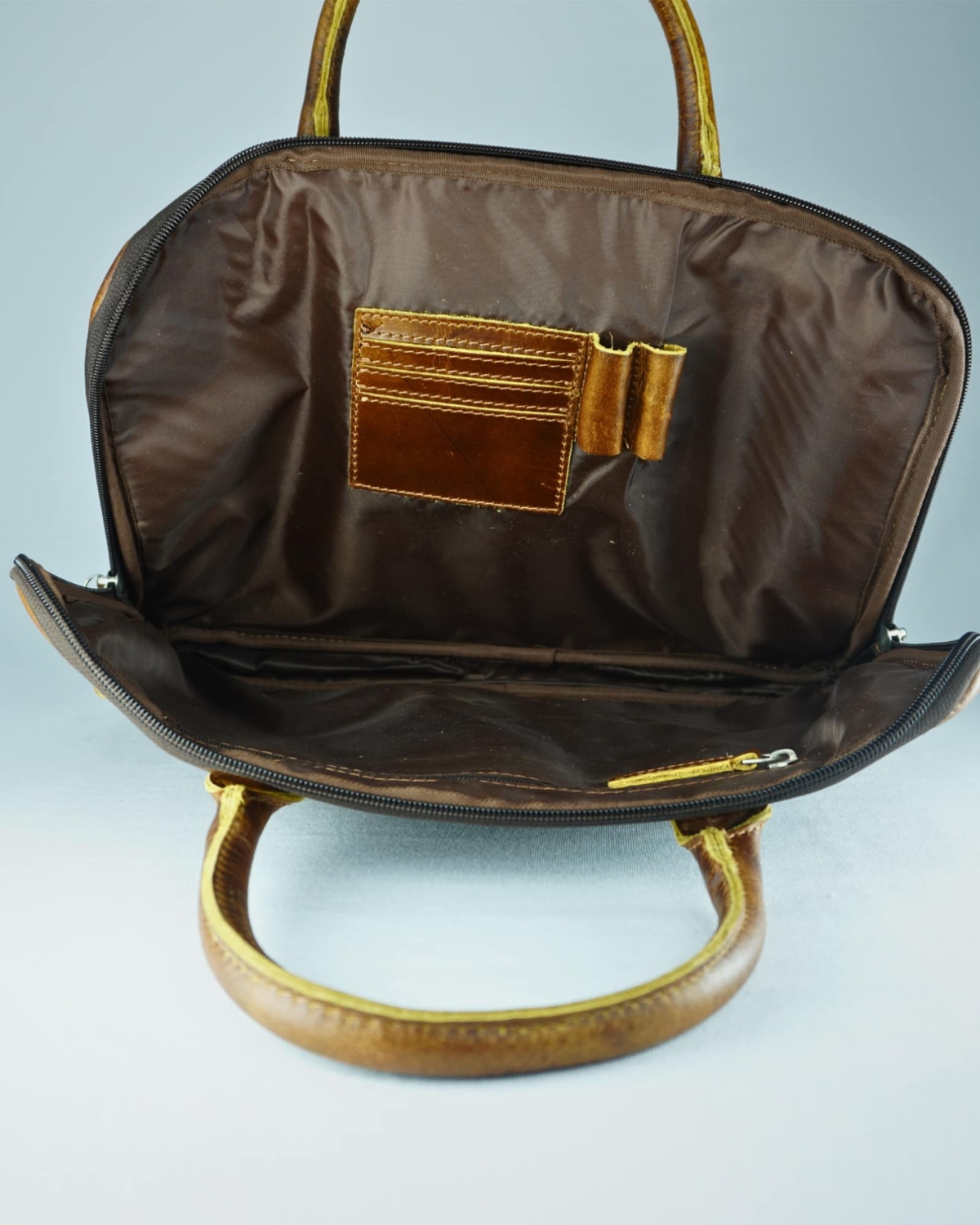 Executive Sleek Series - Men's Original Leather Laptop Bag (Tan) Executive Sleek Series - Men's Original Leather Laptop Bag (Tan)