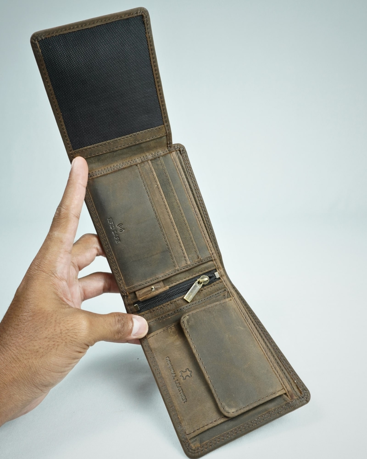 Cambridge Men’s Original Leather Wallet (Vintage Rustic Brown) Cambridge Men’s Original Leather Wallet (Vintage Rustic Brown)