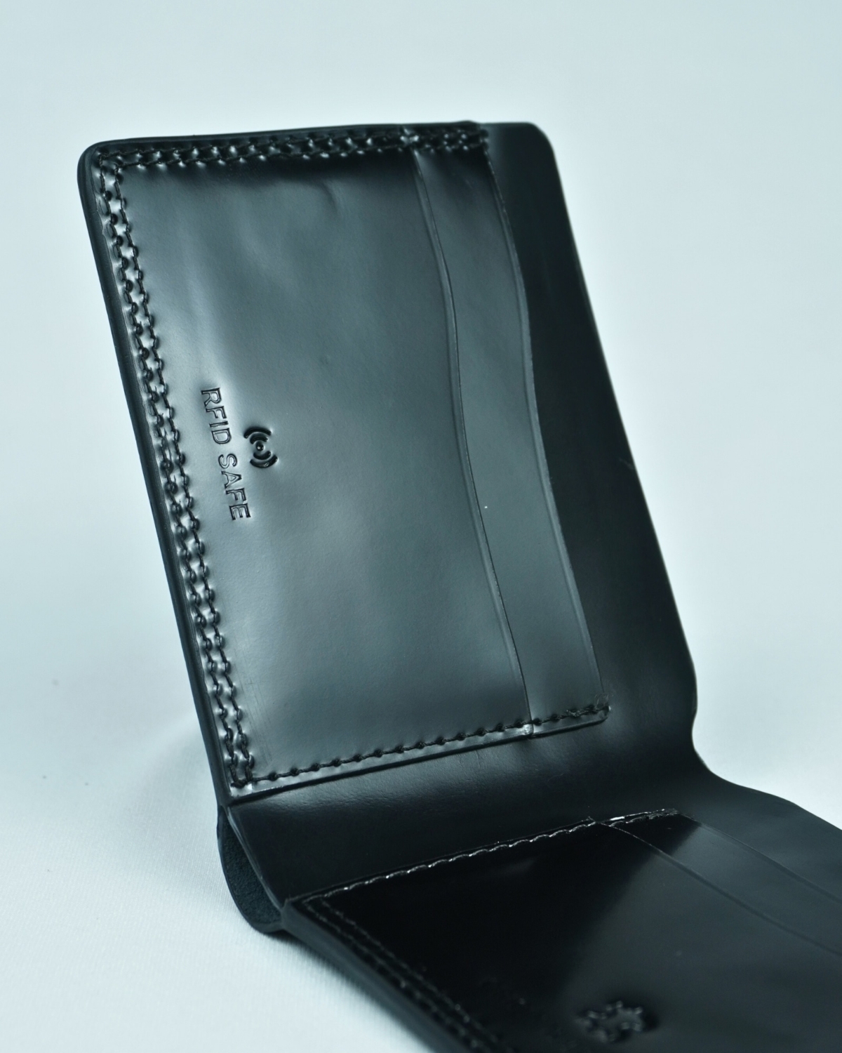 Berlin - Men’s Original Leather Sleek Wallet (Jet Black) Berlin - Men’s Original Leather Sleek Wallet (Jet Black)
