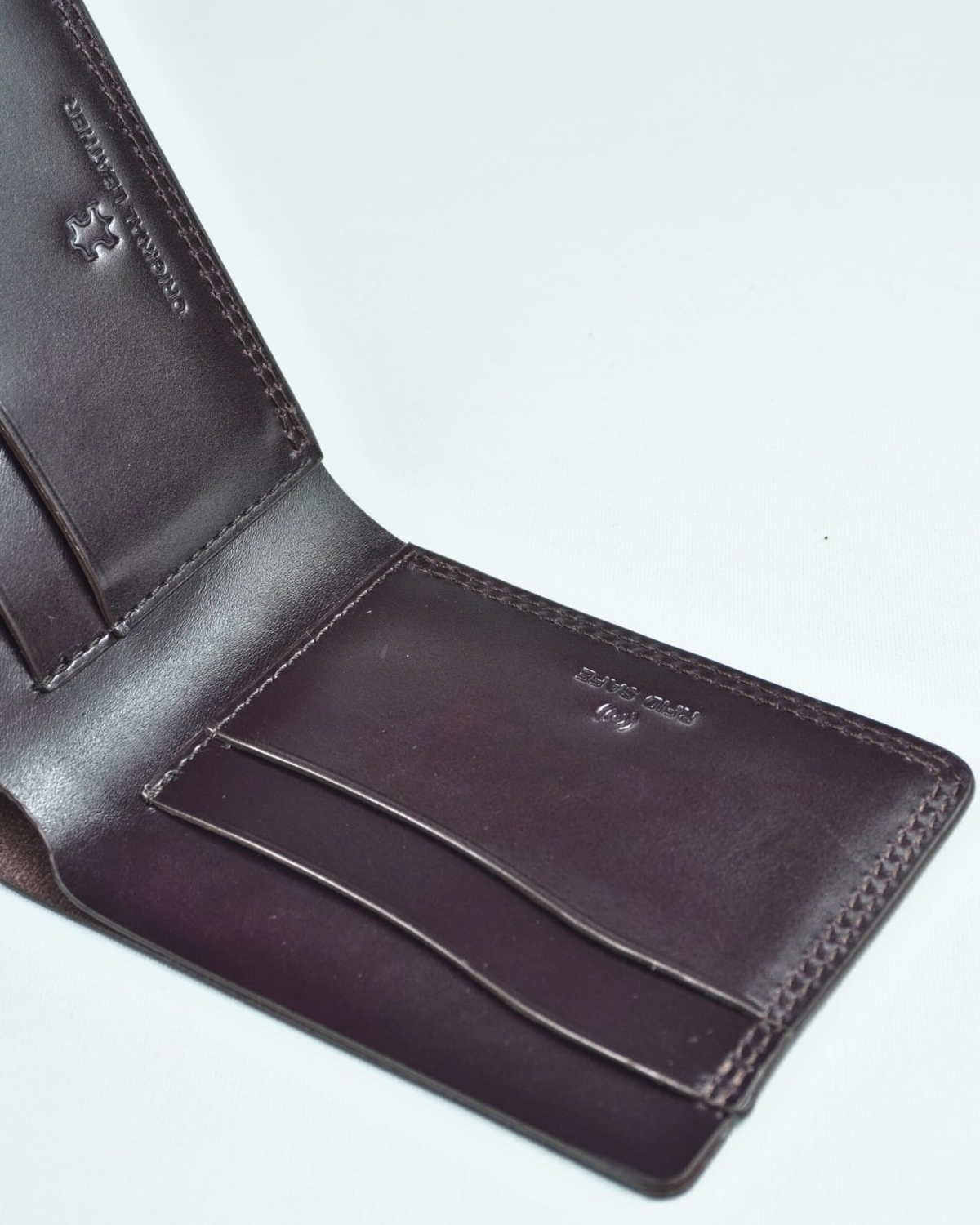 Berlin - Men’s Original Leather Sleek Wallet (Lux Cherry) Berlin - Men’s Original Leather Sleek Wallet (Lux Cherry)