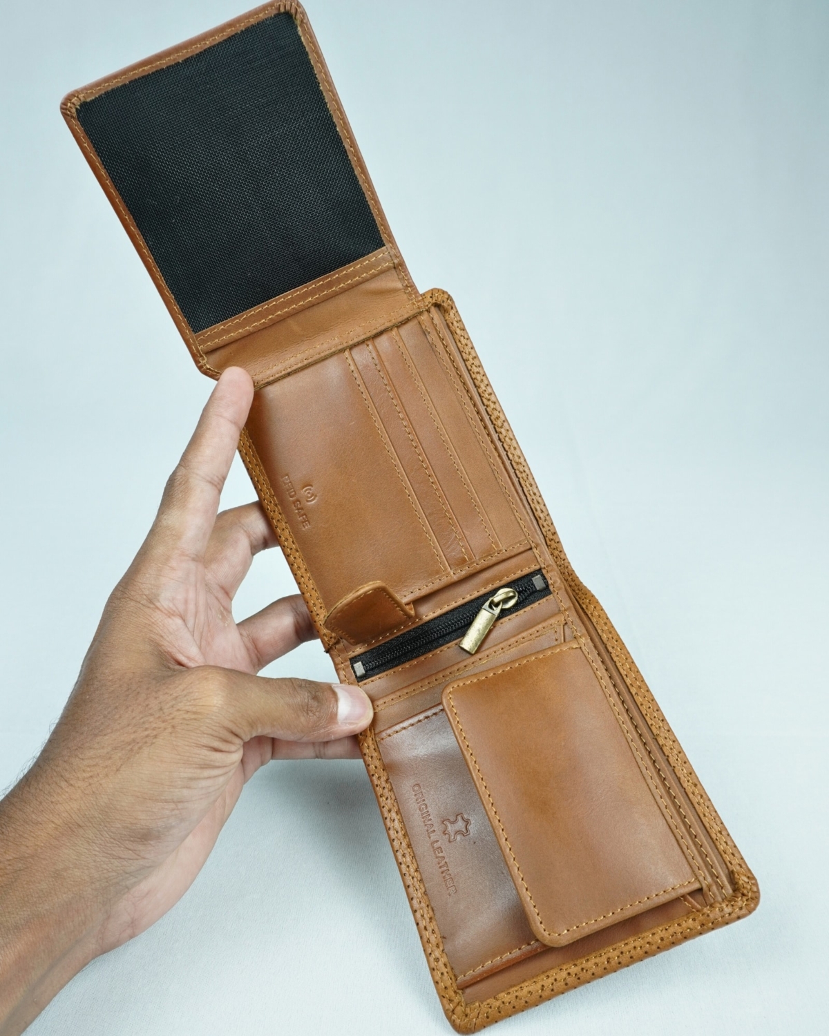 Cambridge Men’s Original Soft Leather Wallet (Premium Brown) - light - Color: Light