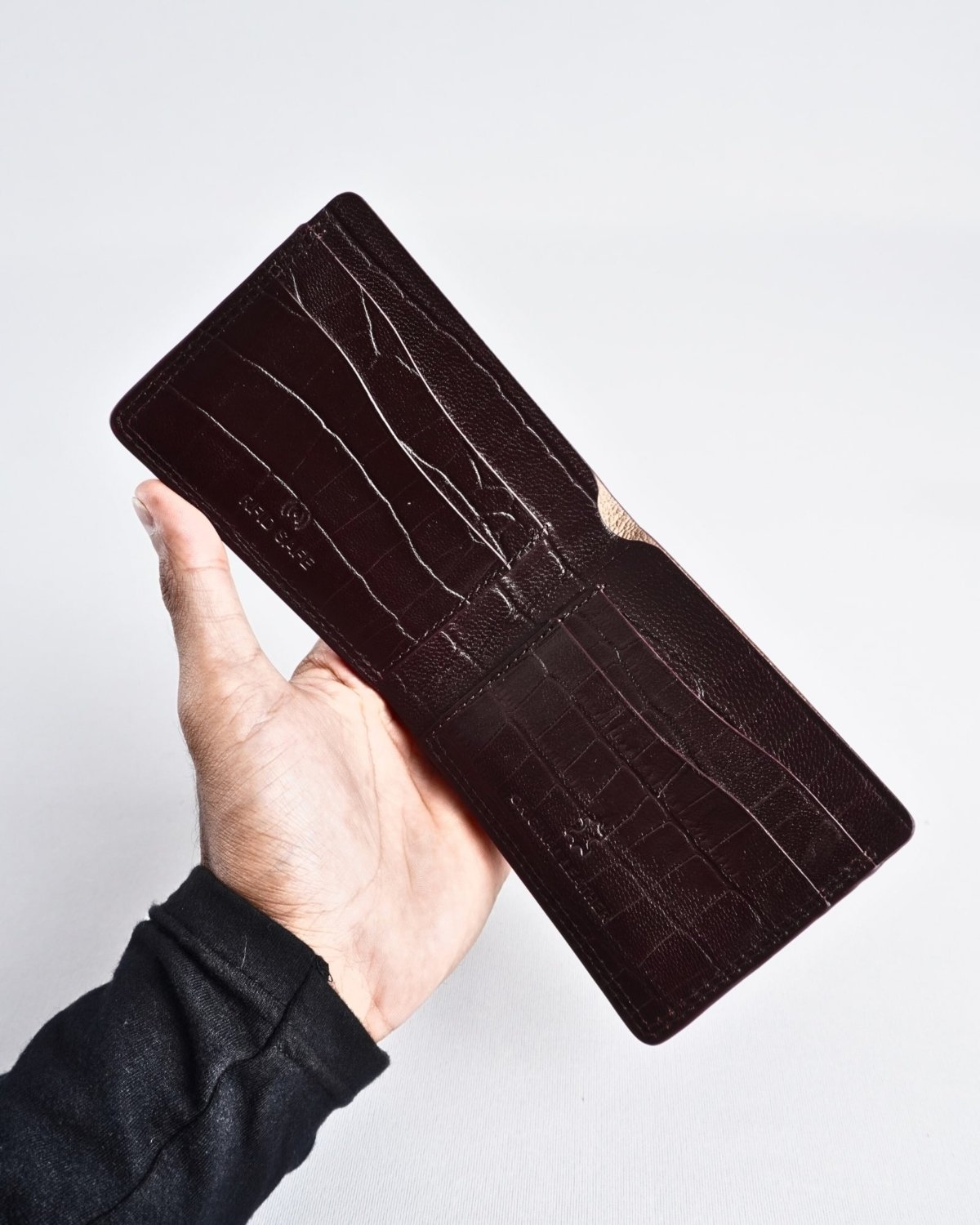 Berlin (Sleek Series) - Men’s Original Leather Wallet - croco-cherry - Color: Croco-cherry