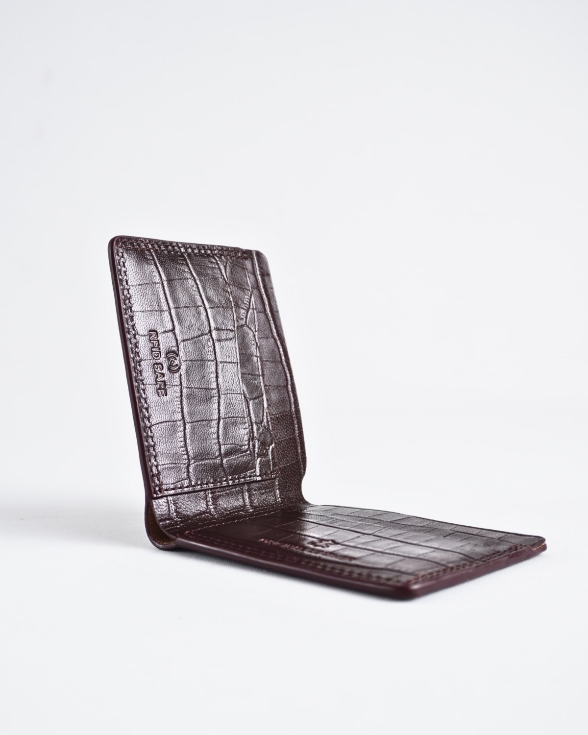Berlin (Sleek Series) - Men’s Original Leather Wallet - croco-cherry - Color: Croco-cherry