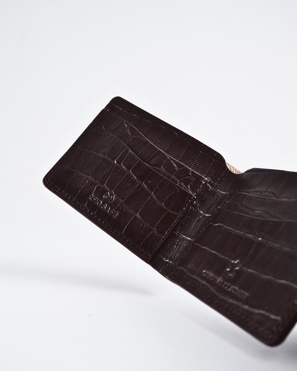Berlin (Sleek Series) - Men’s Original Leather Wallet - croco-cherry - Color: Croco-cherry