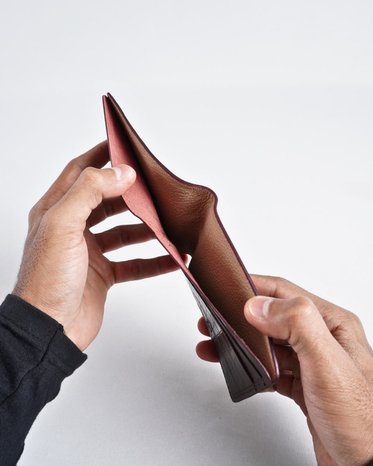 Berlin - Men’s Original Leather Sleek Wallet (Croco Cherry) Berlin - Men’s Original Leather Sleek Wallet (Croco Cherry)