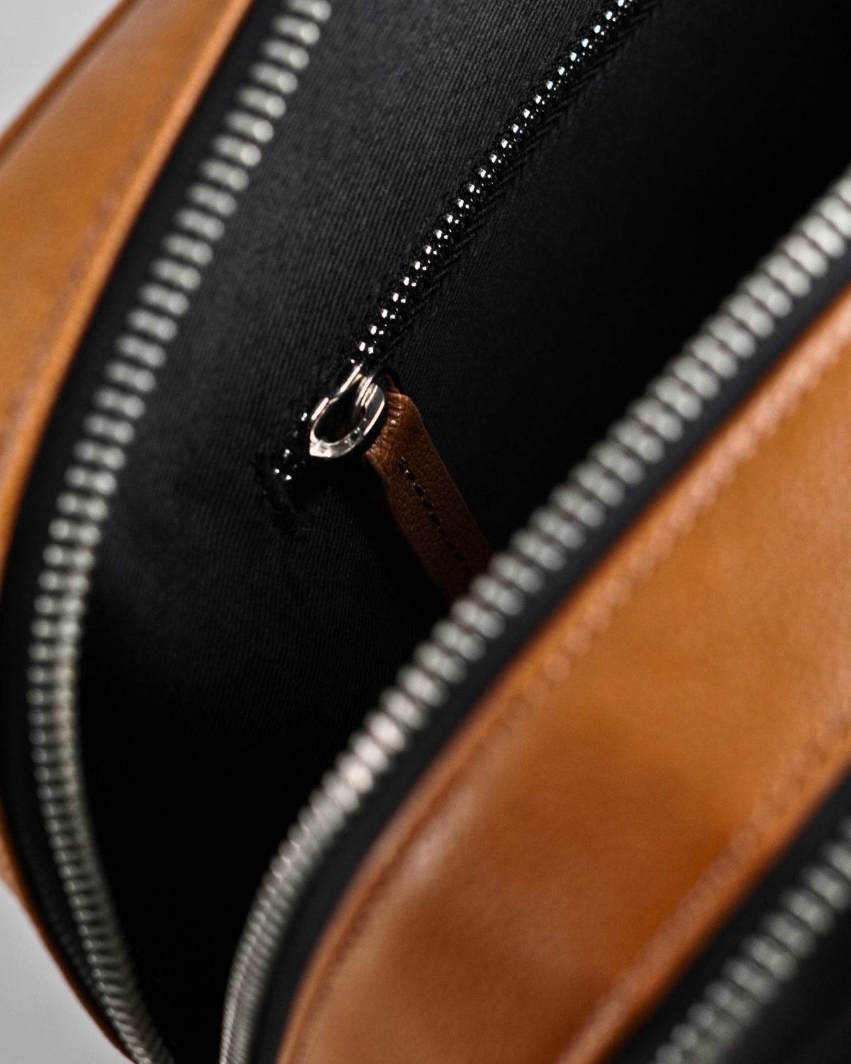 Executive Men's Original Leather Briefcase (Rich Tan) Executive Men's Original Leather Briefcase (Rich Tan)