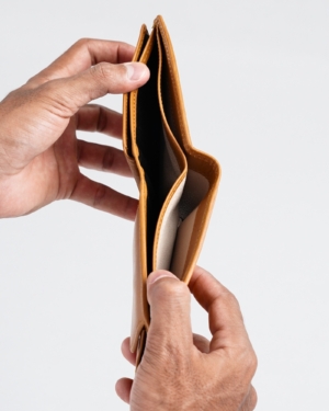 Hudson Men’s Original Leather Wallet (Almond Brown)