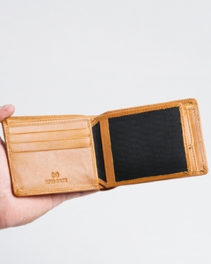 Hudson Men’s Original Leather Wallet (Almond Brown)