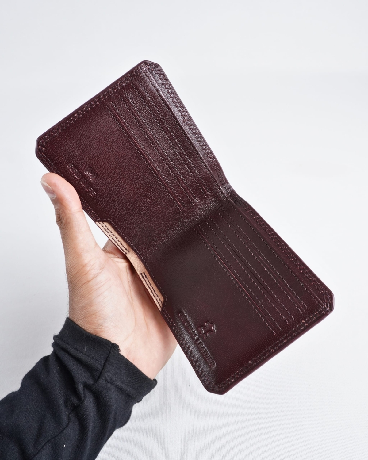 LiverPool - Sleek Men’s Original Leather Wallet (Cherry) LiverPool - Sleek Men’s Original Leather Wallet (Cherry)