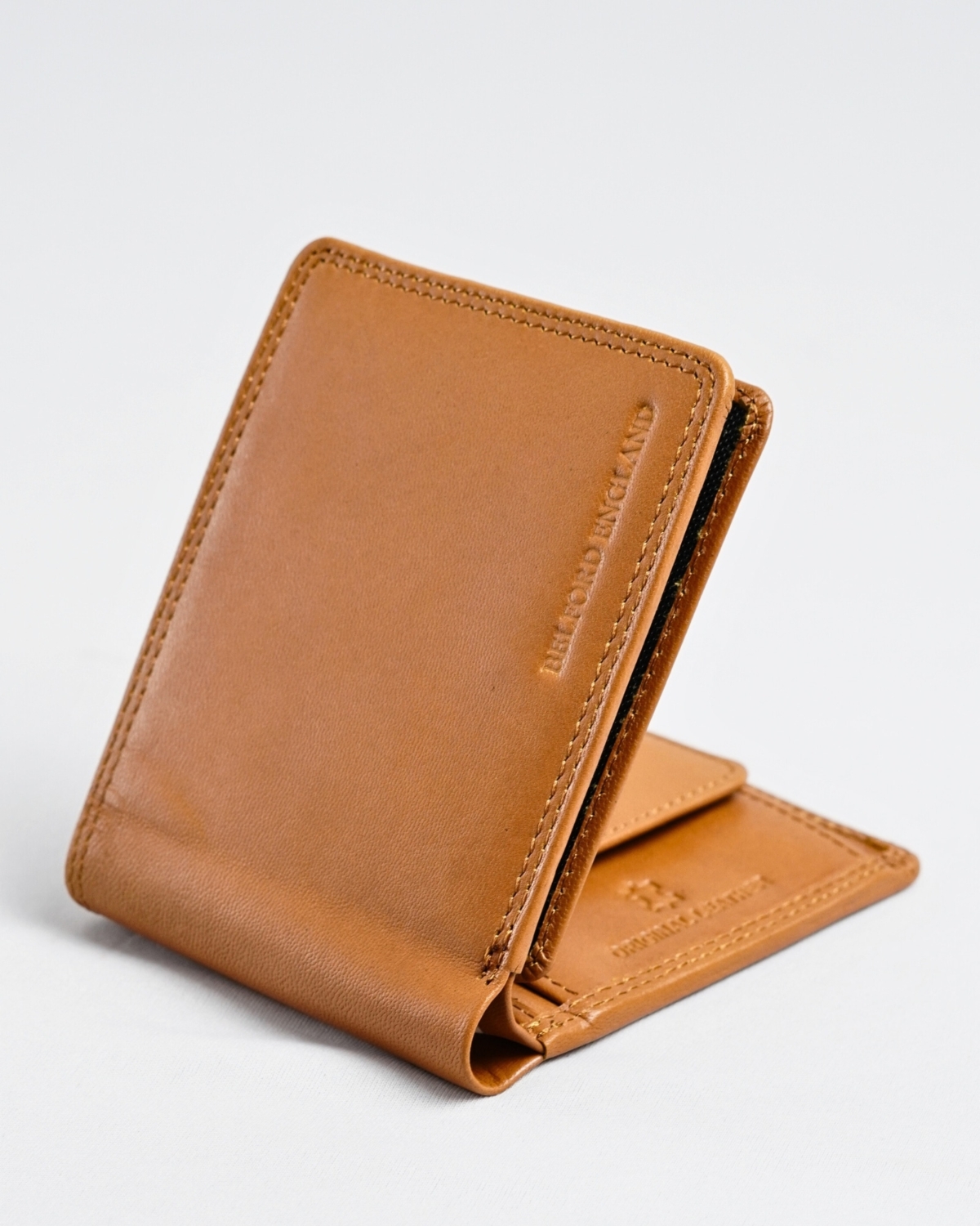 Tanner Men’s Original Leather Wallet (Almond Brown) Tanner Men’s Original Leather Wallet (Almond Brown)