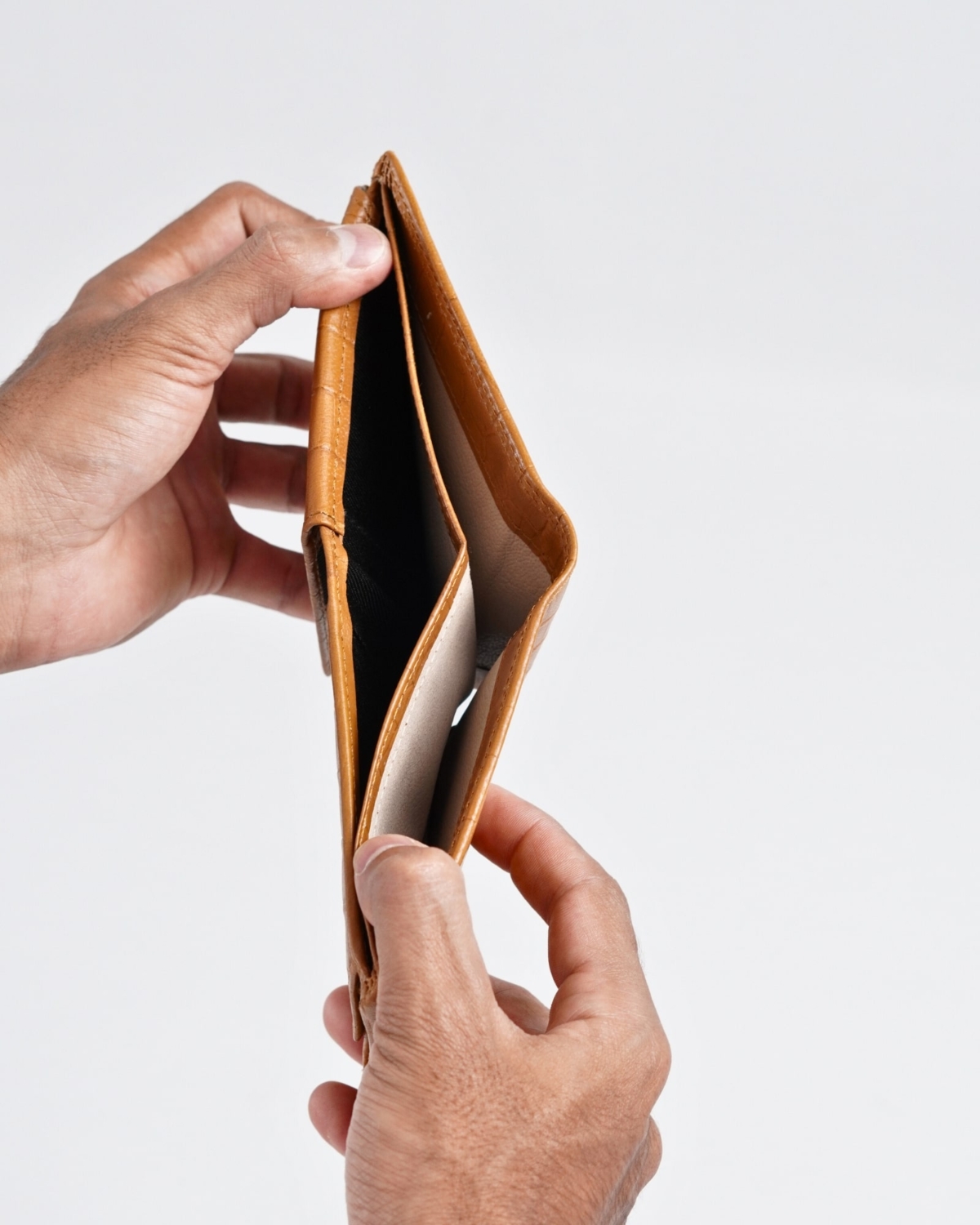 Tanner Men’s Original Leather Wallet (Almond Croco Brown) Tanner Men’s Original Leather Wallet (Almond Croco Brown)