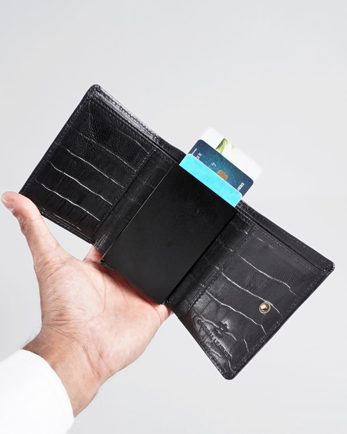 Barcelano - Men’s Original Leather Wallet | One -Click Card Access (Croco Black) Barcelano - Men’s Original Leather Wallet | One -Click Card Access (Croco Black)