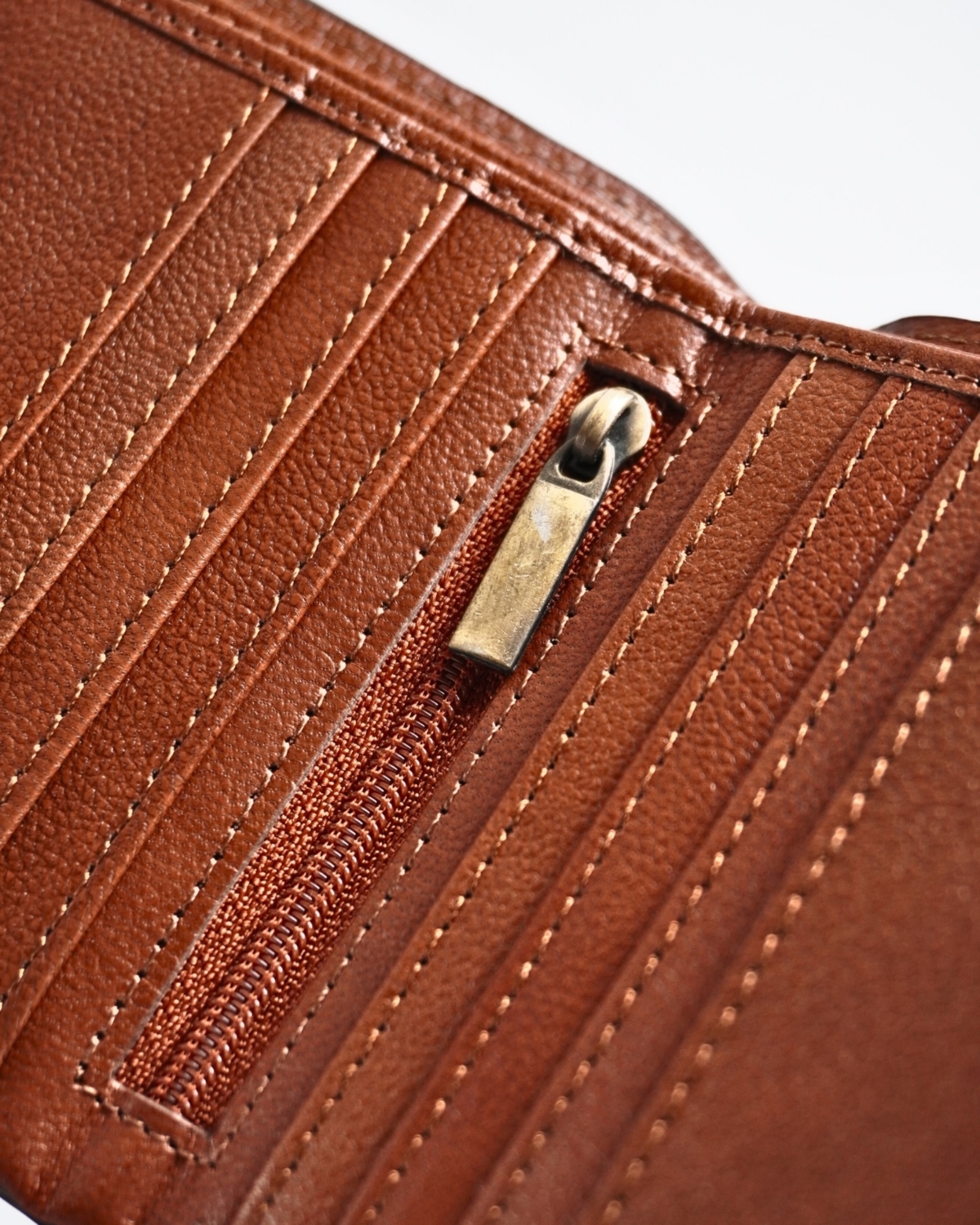 Aubrey - Men’s Original Leather Wallet (Cognac) Aubrey - Men’s Original Leather Wallet (Cognac)