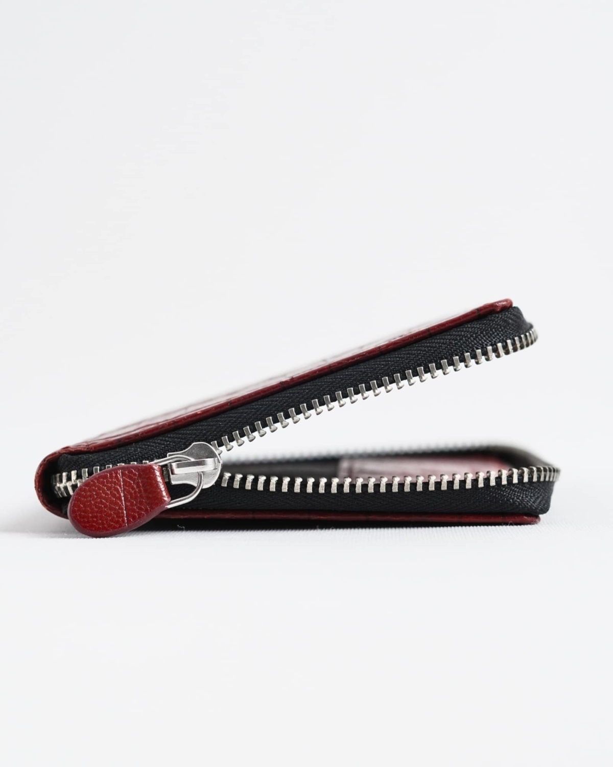 Oliver - Original Leather Sleek Passport Holder (Croco Brown and Cherry Blend) Oliver - Original Leather Sleek Passport Holder (Croco Brown and Cherry Blend)