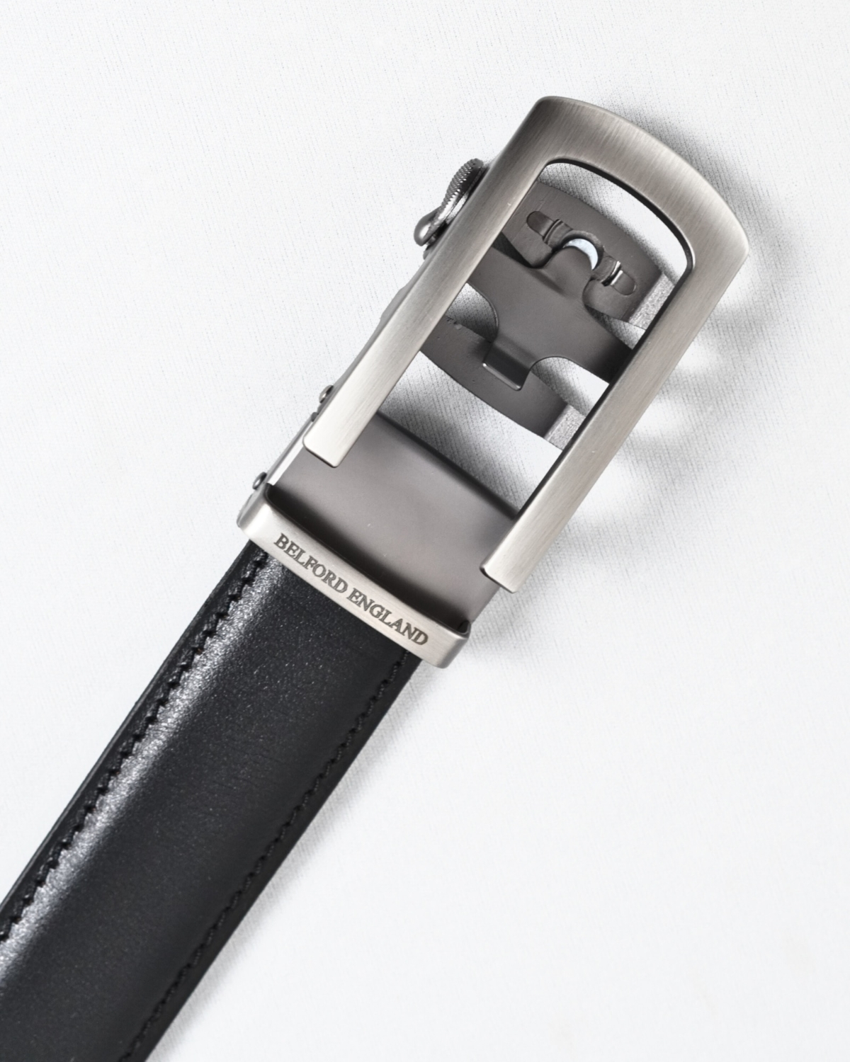 Oxford Men's Original Leather Belt (Black) - 28-44 - Fits Waist Size: 28-44