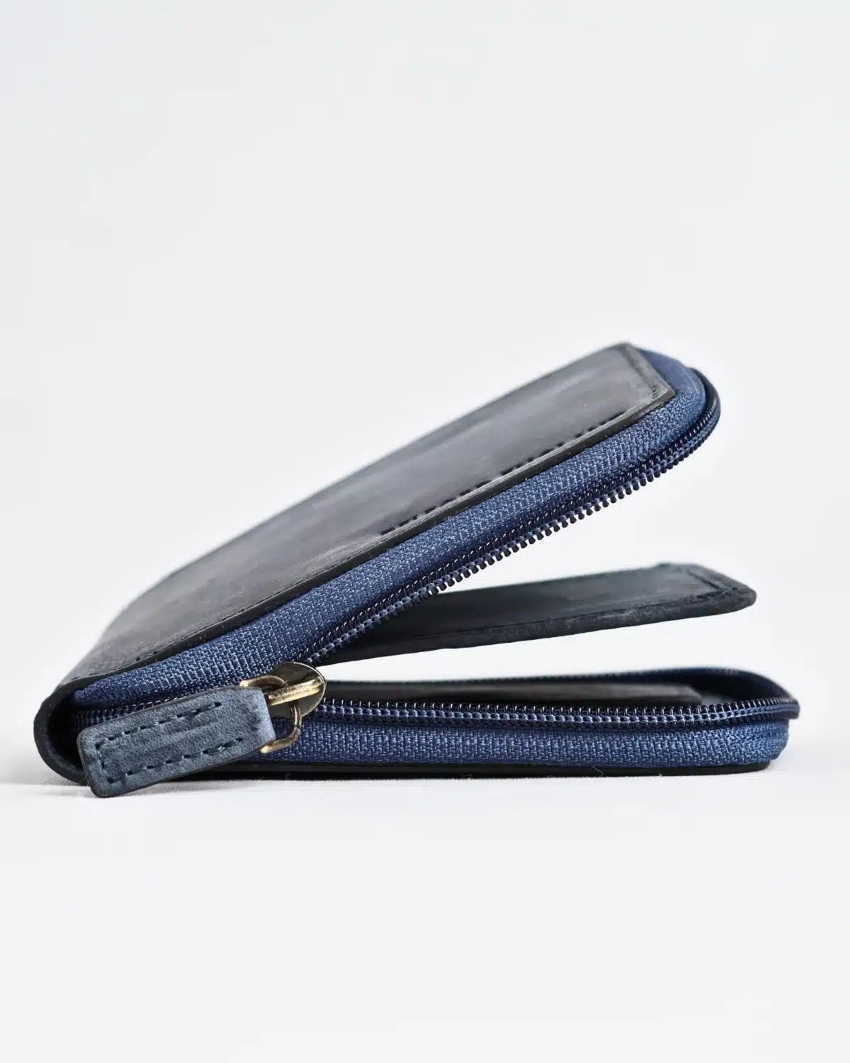 Tokyo Men’s Original Leather Zipper Wallet (Rugged Blue) Tokyo Men’s Original Leather Zipper Wallet (Rugged Blue)